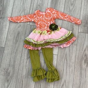 Girls sz 4T leggings with ruffles & matching top.